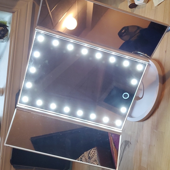 Easehold light up makeup mirror- 3 sided - Picture 3 of 6
